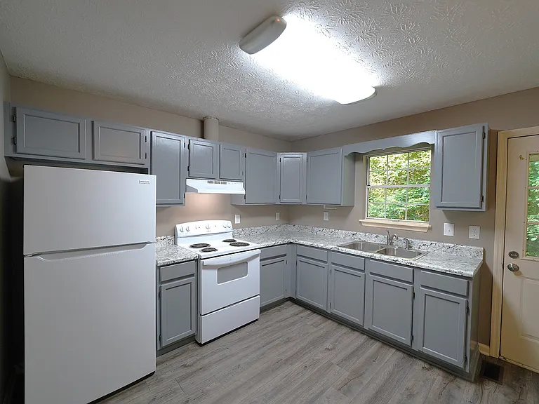 583 Center Point Rd #B — Photo 6