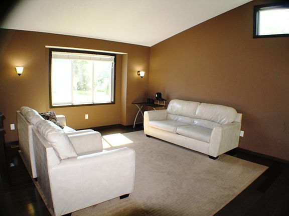 3rd image of 9146 Dunkirk St NE