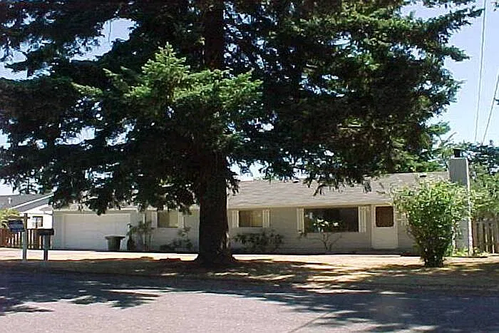 3 bed, 1.5 bath, 1200 sqft, $2,350 — Photo 1