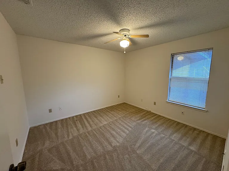 1414 Chapel Ridge Rd — Photo 4