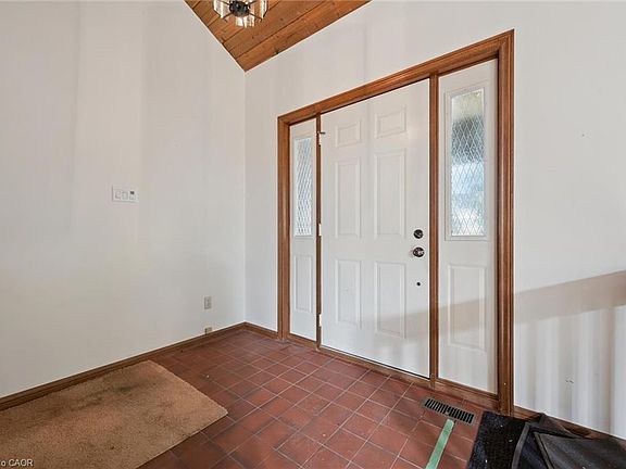 2nd image of 118 Ralston Pl