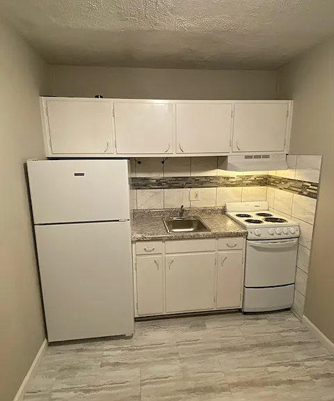 Westwood Apartments — Photo 22