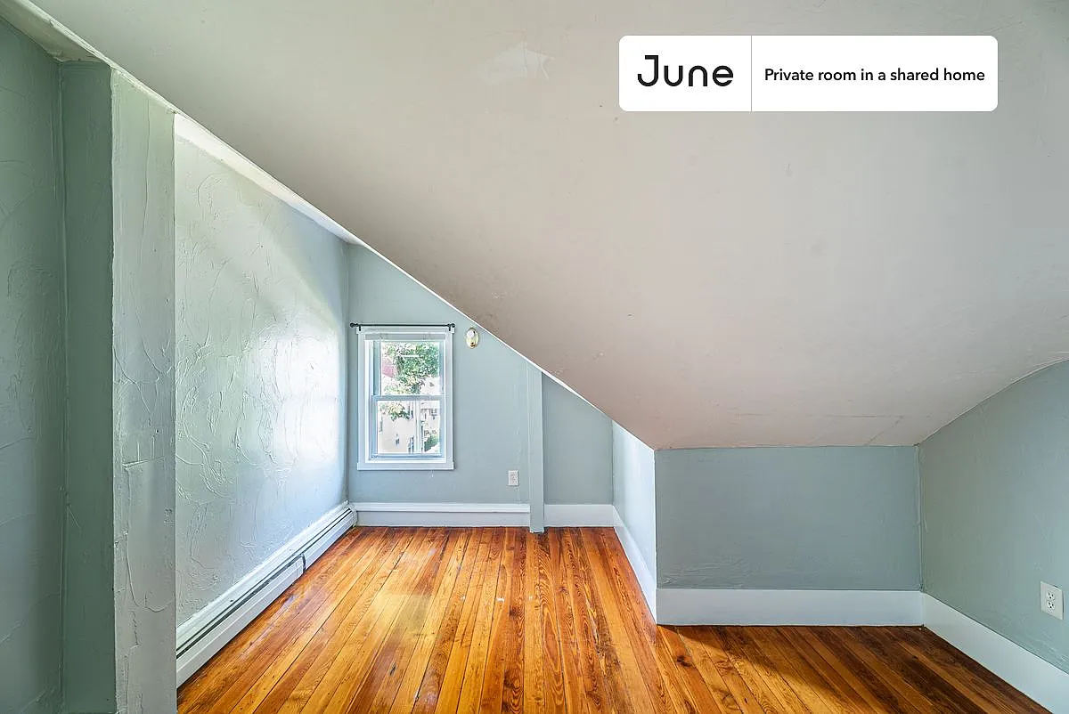 Building Photo - 6 Haskell St #E