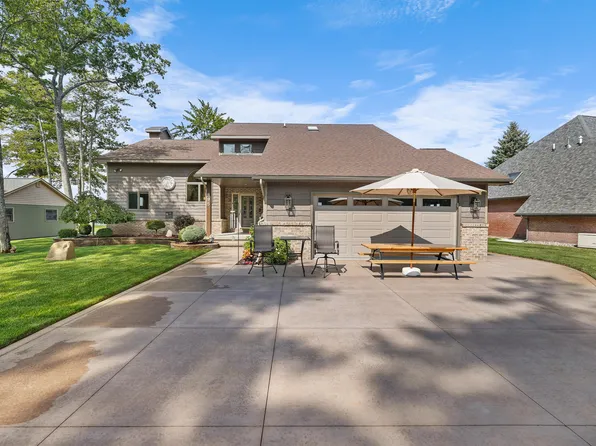 895 E Houghton Lake Dr, Houghton Lake, MI 48629