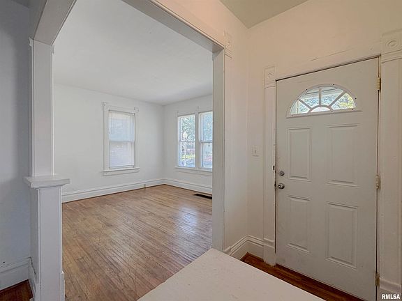 4th image of 1704 W Callender Ave
