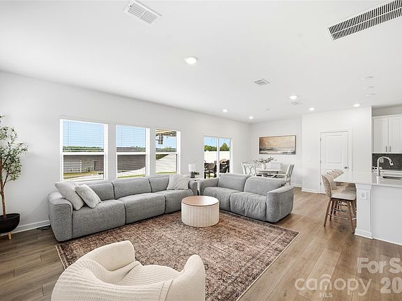 2nd image of 1420 Wildflower St