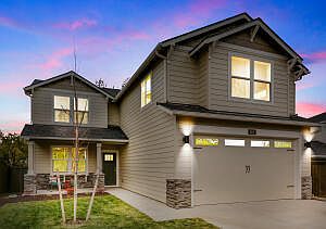 82 NW 8th St Redmond OR | Zillow