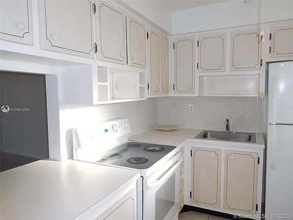 2nd image of 20200 NE 27th Ct APT 18