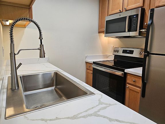 4th image of 111 Cleaveland Rd #82