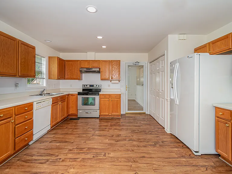 715 Afton Park Dr — Photo 13
