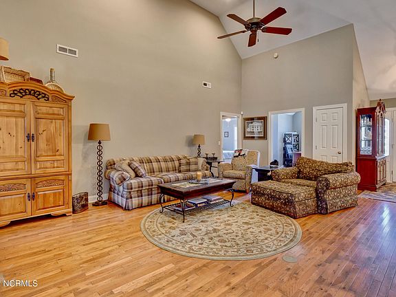3rd image of 5736 Wisteria Ln