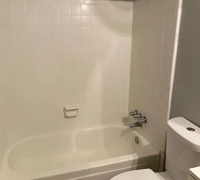 1600 Habersham St #13 — Photo 8