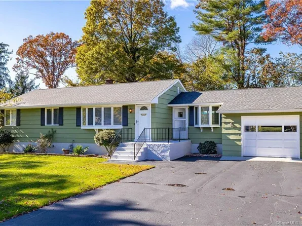 16 Angel Place, North Haven, CT 06473