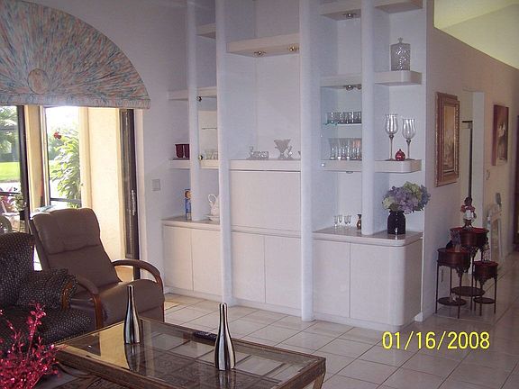 4th image of 12 Capitol Ct