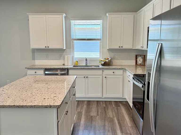 548 Coronado Ave — Photo 13