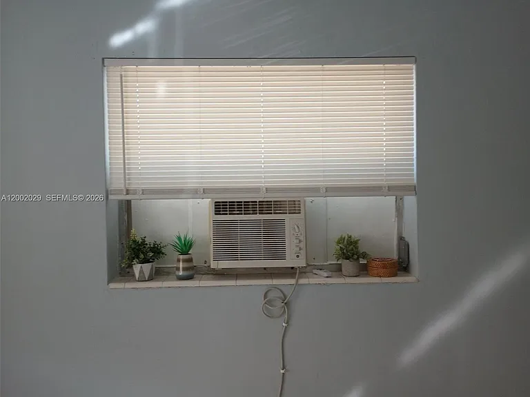 1433 SW 24th Ct #1 — Photo 8