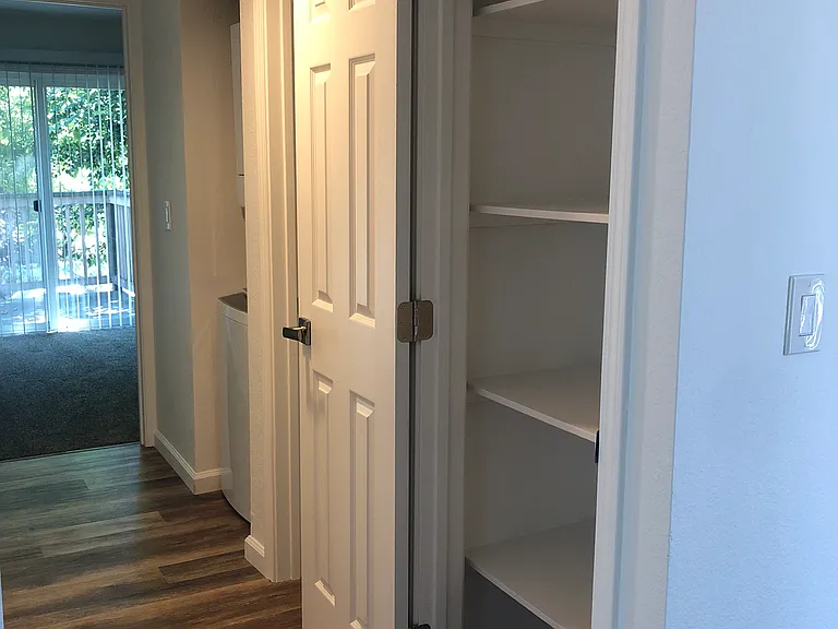 Cedarwood Apartments — Photo 26