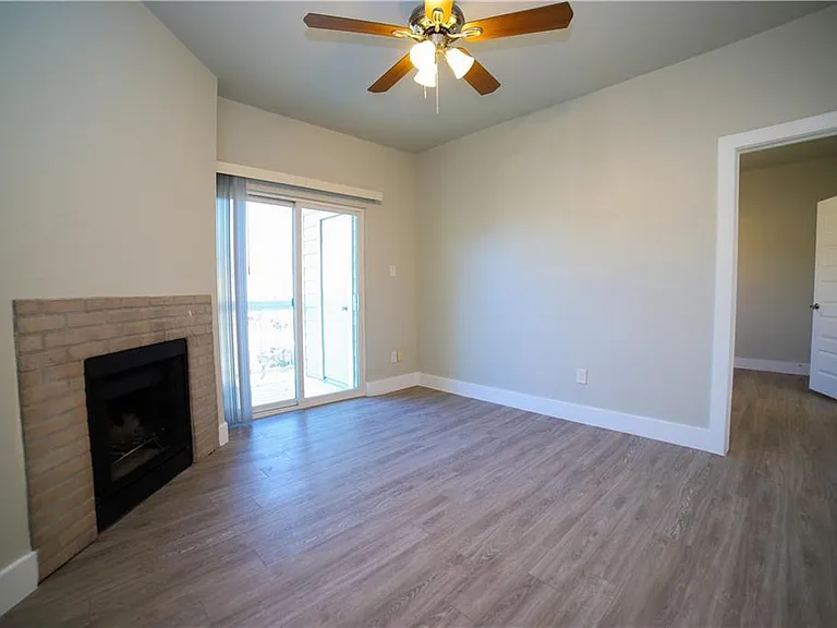 114 E 31st St #208 — Photo 2