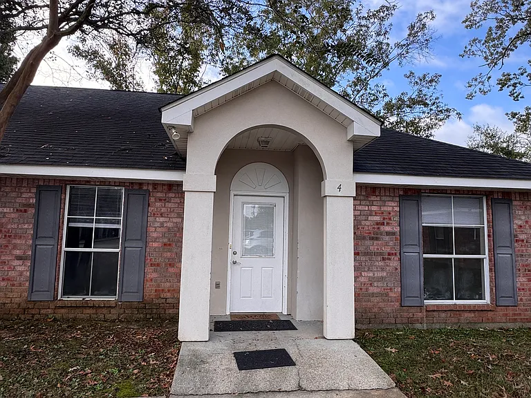 StoneBridge Apartments — Photo 1