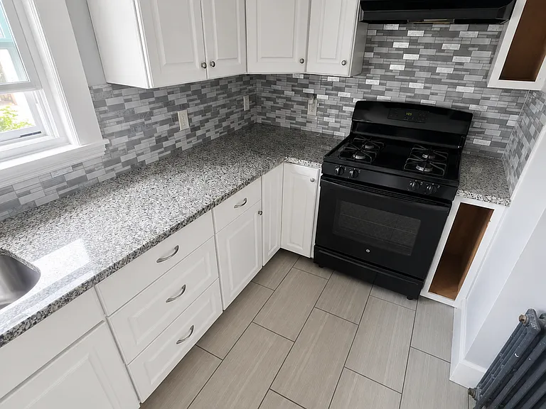 9 Pelham Ave #2 — Photo 1