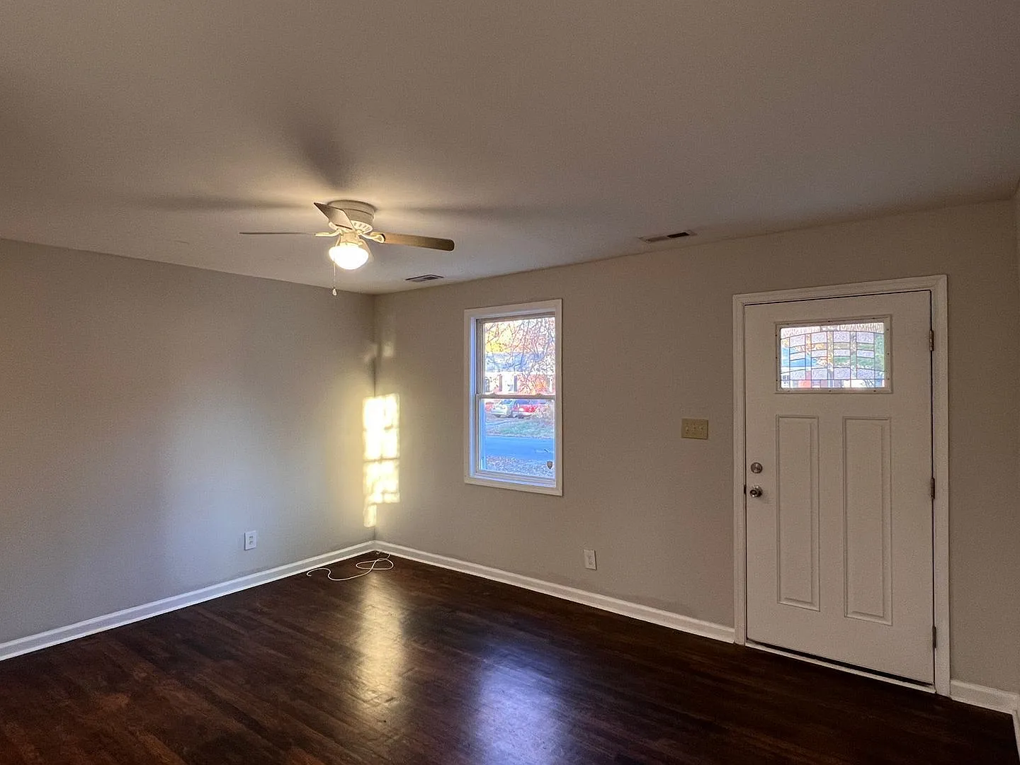 3 bed, 1.0 bath, 846 sqft, $1,695 — Photo 2