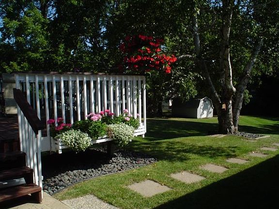 Walkout Rambler on 1 Acre Treed Lot...