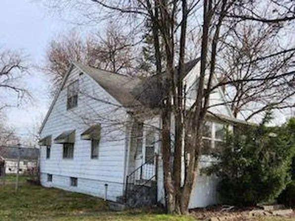 142 W Brickley Ave, Hazel Park, MI 48030