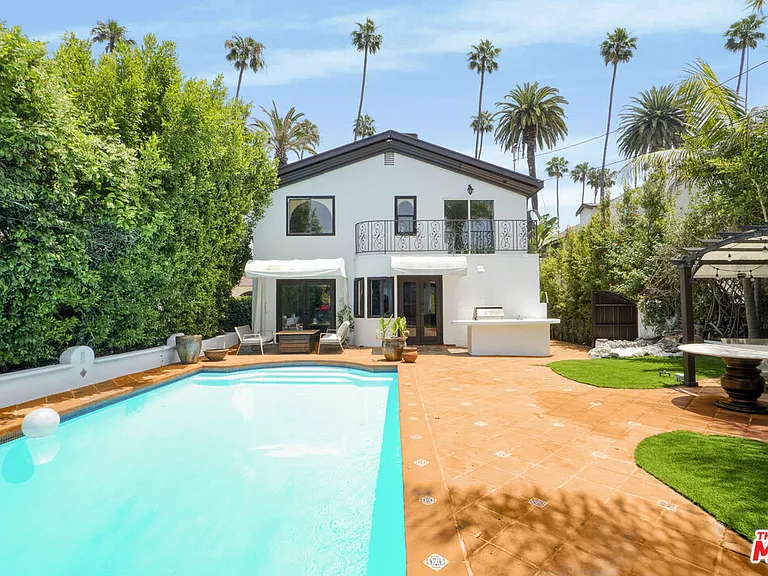 209 N Doheny Dr — Photo 23