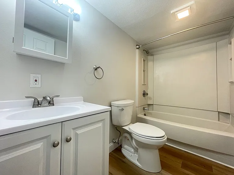 251 Pine St #201 — Photo 11