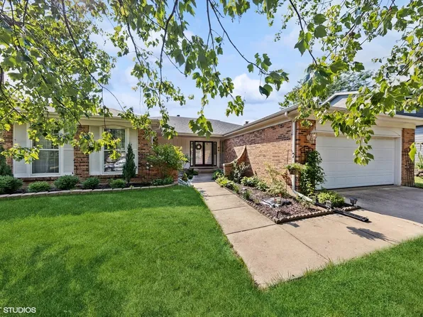 6685 Breckenridge Rd, Lisle, IL 60532