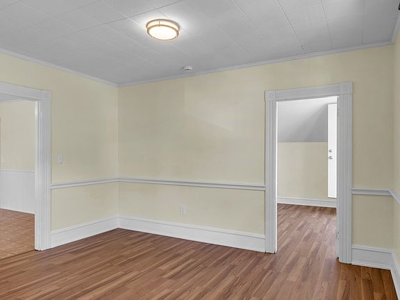 2nd image of 709 Maple St #3