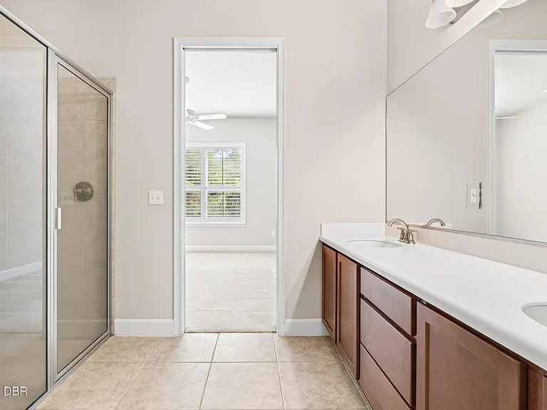 802 Aldenham Ln — Photo 21