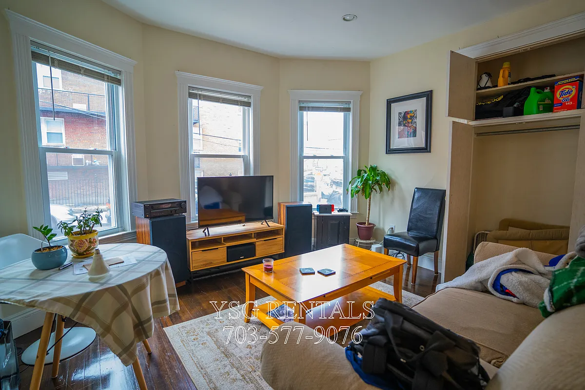 Building Photo - 36 Sumner St #2