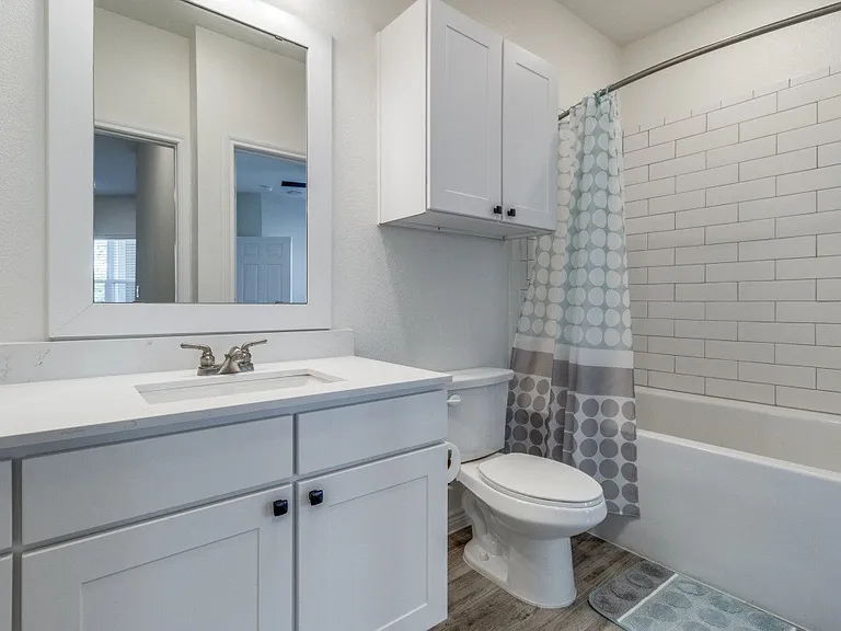 Residence at Gateway Village — Photo 16