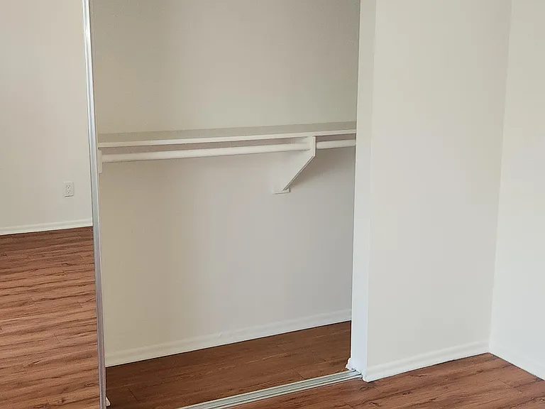 Sherman Pines Apartments — Photo 28