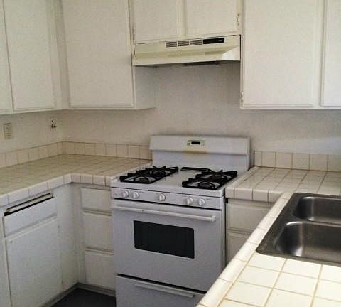 5th image of 1128 Oxford Dr APT C