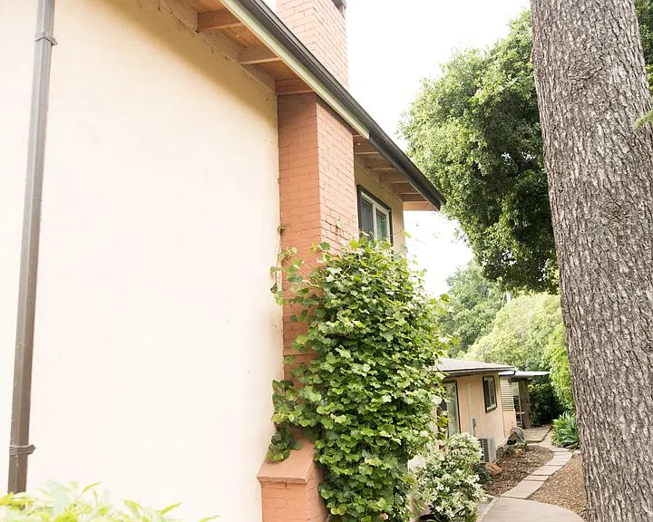 2604 Foothill Rd — Photo 44