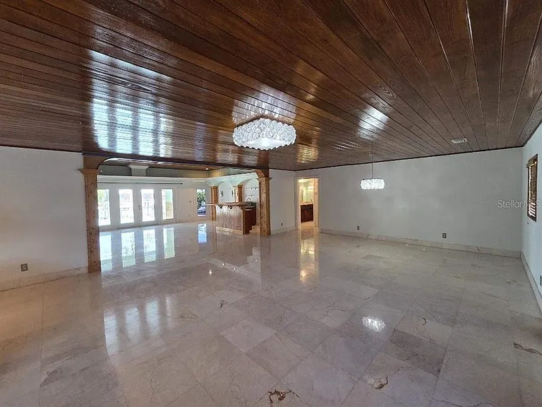 3927 E Eden Roc Cir — Photo 5