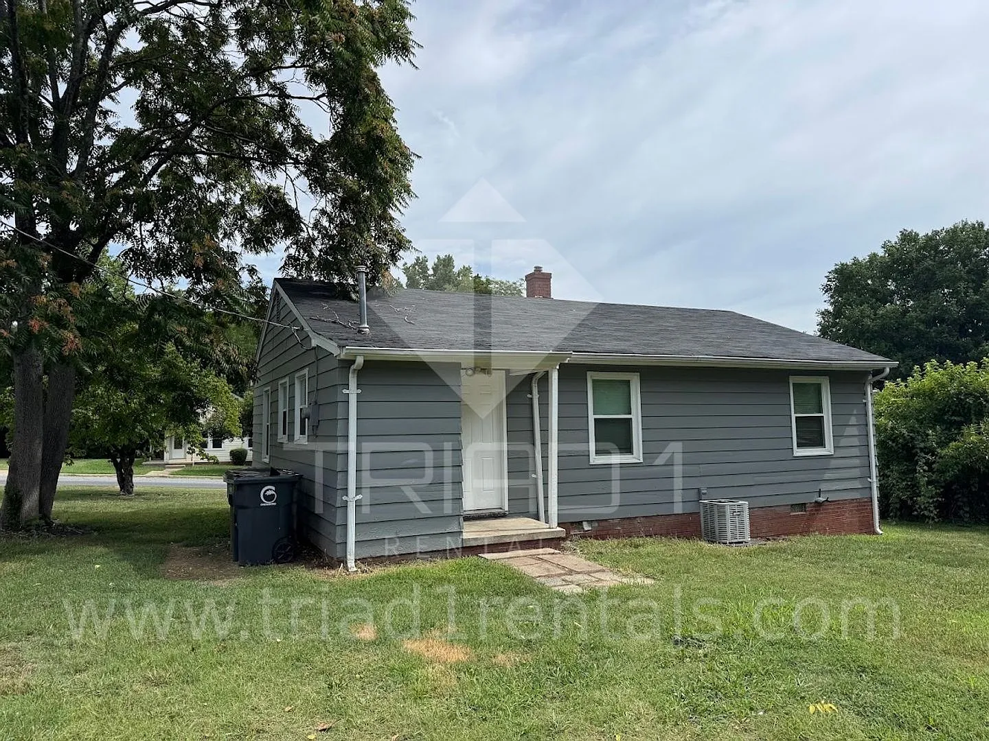 3bed/1bath House in Greensboro - $1350/month — Photo 2