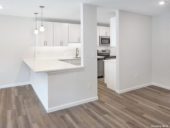 2nd image of 600 Pine Hollow Rd #20-05B