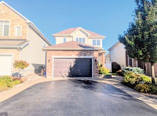 104 Bridgestone Dr, Ottawa, ON K2M 2Y8