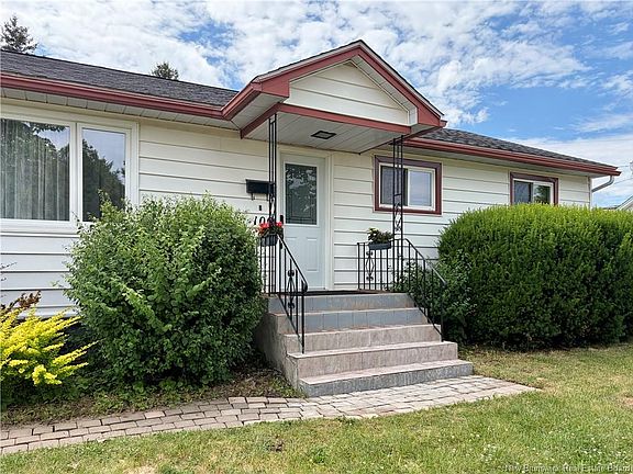 2nd image of 100 Leeside Dr
