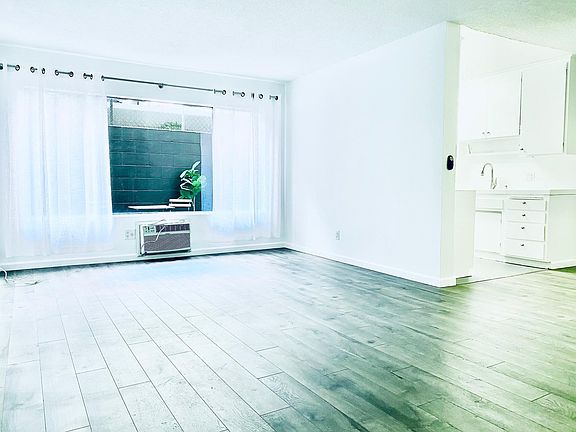 5th image of 1936 Whitley Ave APT 103