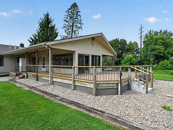 3rd image of 2882 E State Road 2