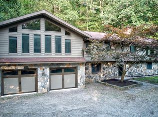 9 Sand Hill Rd, Sandy Hook, CT 06482