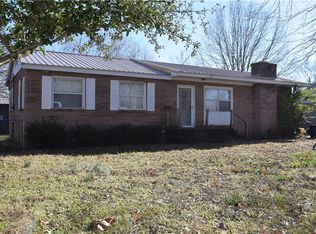 610 7th St, Barling, AR 72923