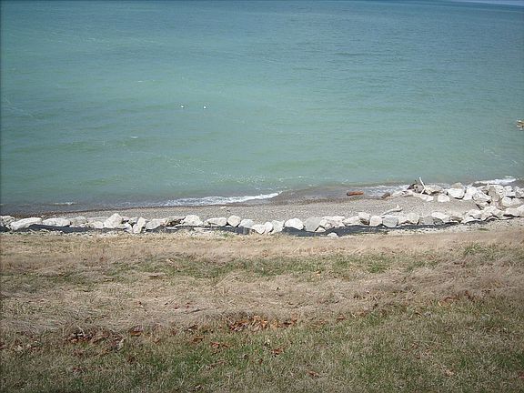 Private access to beach 