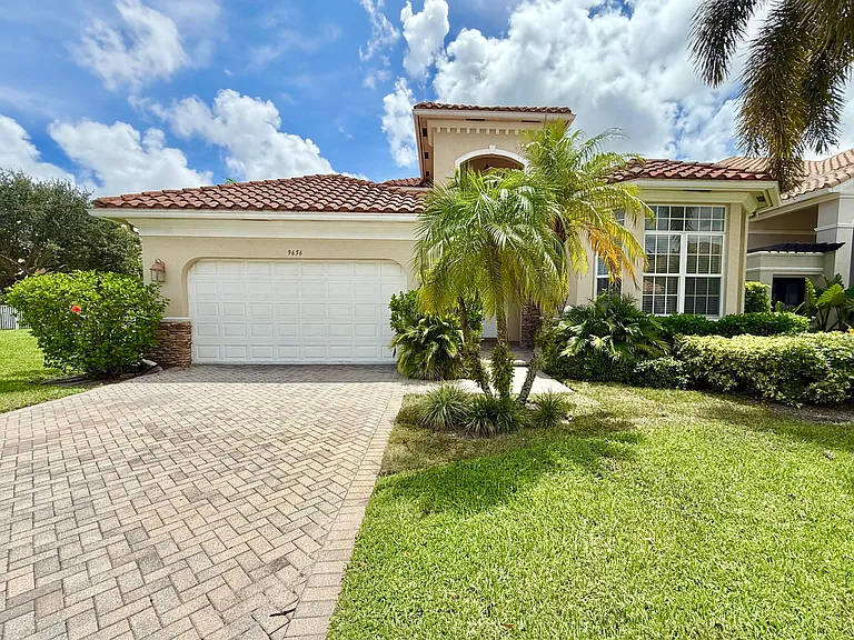 9656 Cobblestone Creek Dr — Photo 1