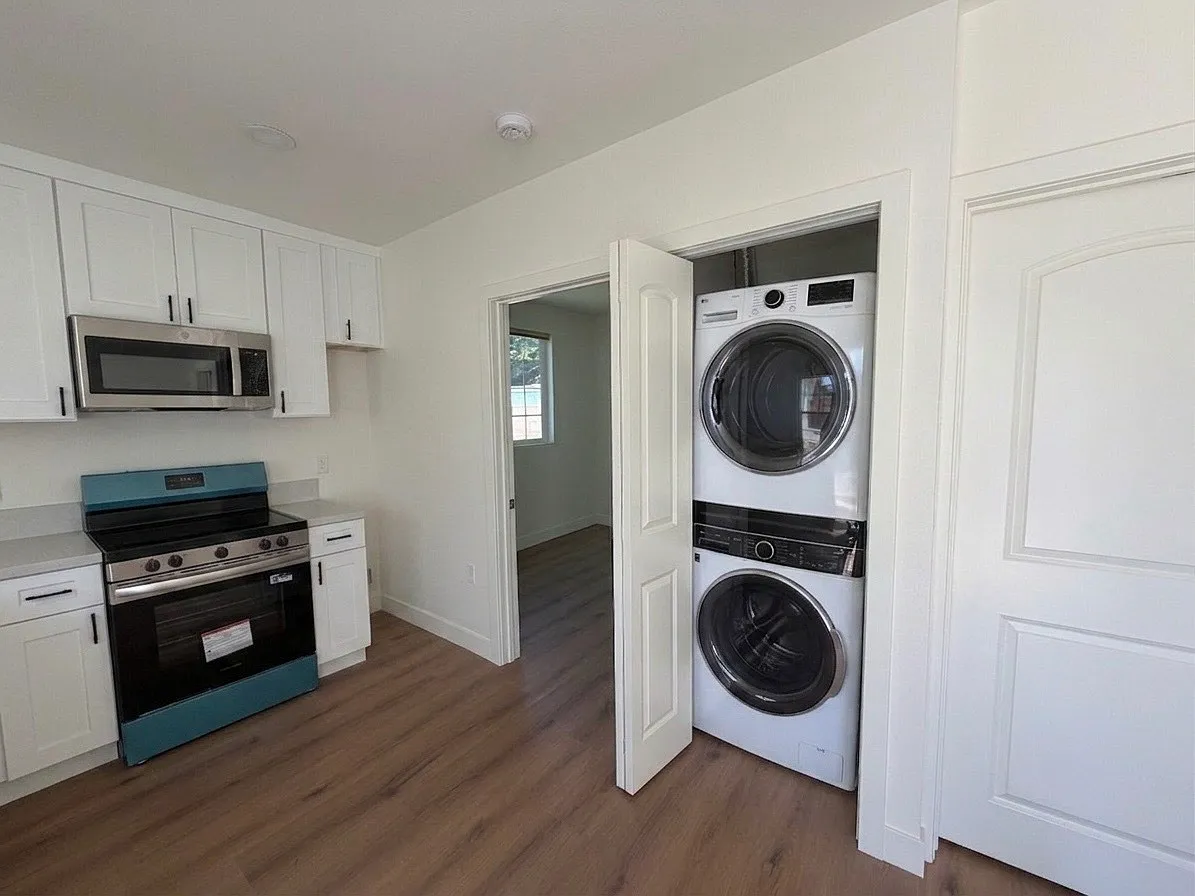 1 bed, 400 sqft, $2,200 — Photo 4