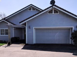 221 Schooner Bay Dr, Brookings, OR